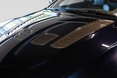Aston Martin V12 Vantage 6.0 S Sportshift — Coupé sportif britannique légendaire, 39 900 km — Miniatura 8
