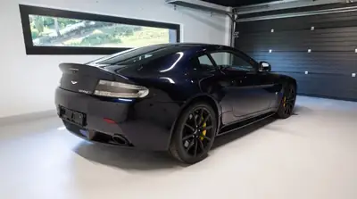 Aston Martin V12 Vantage 6.0 S Sportshift — Coupé sportif britannique légendaire, 39 900 km — Miniatura 9