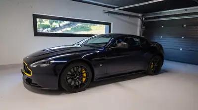 Aston Martin V12 Vantage 6.0 S Sportshift — Coupé sportif britannique légendaire, 39 900 km — Miniatura 10