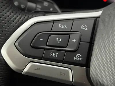 VW Tiguan 2.0 TDI R-Line 4Motion — SUV Premium cuir intégral, 4 roues motrices — Miniature 23