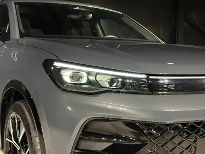 VW Tiguan 2.0 TDI R-Line 4Motion — SUV Premium cuir intégral, 4 roues motrices — Miniature 27