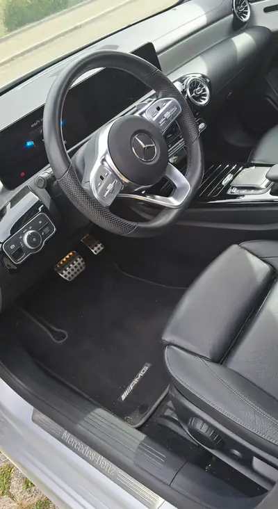 Mercedes-Benz A 250 AMG Line 4MATIC — Compacte sportive, garantie 2 ans, 36 900 km — tableau de bord