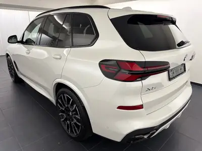 BMW X5 xDrive 30d M Sport Pro 2025 — SUV 7 places, hybride 48V, quasi neuf — côté