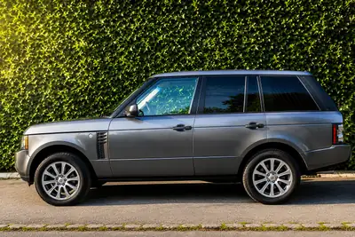 Range Rover 4.4 TDV8 Vogue — Prestige SUV 7 places, moteur diesel surpuissant — exterior view