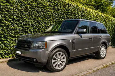 Range Rover 4.4 TDV8 Vogue — Prestige SUV 7 places, moteur diesel surpuissant — side view