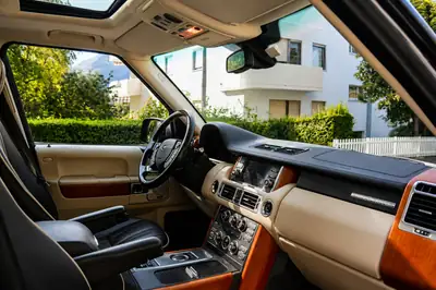 Range Rover 4.4 TDV8 Vogue — Prestige SUV 7 places, moteur diesel surpuissant — interior