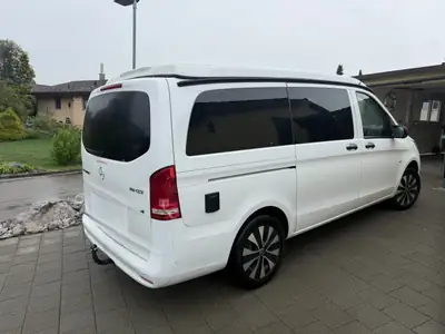 Mercedes-Benz Vito 119 CDI L Pro 4M — Van aménagé Pössl, 4x4, kilométrage réduit — dashboard