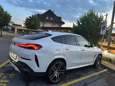 BMW X6 40d xDrive — SUV coupé premium diesel hybride, 93 000 km seulement — fianco