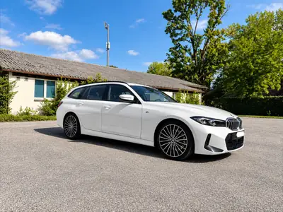 BMW 330i M-Sport — Break élégant, 245 ch et équipement premium à 25 000 km — rear view