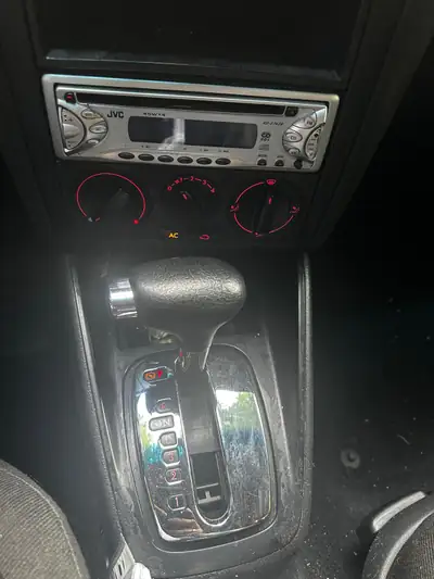 VW Golf 1.6 Essence 2000 — Classique fiable, transmission automatique, sans sinistre — cruscotto