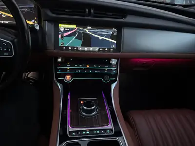 Jaguar XF 20d Portfolio AWD — Berline prestige diesel, expertise du jour et 2 ans de garantie — Miniature 18