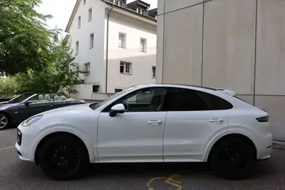 Porsche Cayenne 3.0 V6 Platinum Edition — SUV sportif, entretien certifié, sans sinistre — Seitenansicht