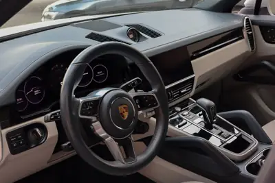 Porsche Cayenne 3.0 V6 Platinum Edition — SUV sportif, entretien certifié, sans sinistre — Innenraum