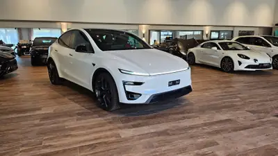Tesla Model Y Performance AWD — SUV électrique sportif, 626 ch, très faible kilométrage — détail