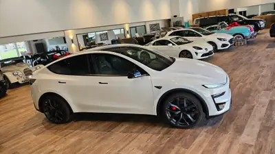 Tesla Model Y Performance AWD — SUV électrique sportif, 626 ch, très faible kilométrage — Miniature 9