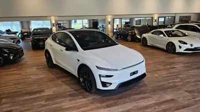 Tesla Model Y Performance AWD — SUV électrique sportif, 626 ch, très faible kilométrage — Miniature 7