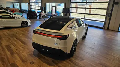 Tesla Model Y Performance AWD — SUV électrique sportif, 626 ch, très faible kilométrage — Miniature 12