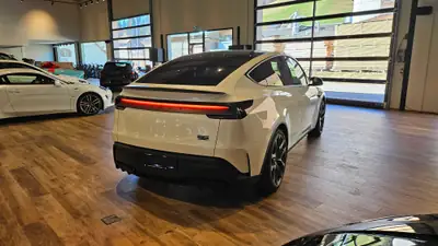 Tesla Model Y Performance AWD — SUV électrique sportif, 626 ch, très faible kilométrage — Miniature 11