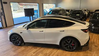 Tesla Model Y Performance AWD — SUV électrique sportif, 626 ch, très faible kilométrage — Miniature 18