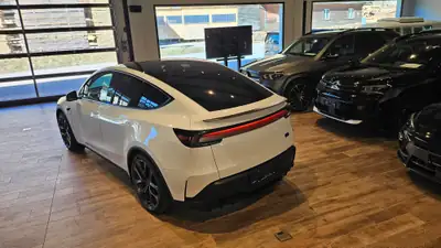 Tesla Model Y Performance AWD — SUV électrique sportif, 626 ch, très faible kilométrage — Miniature 16
