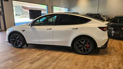 Tesla Model Y Performance AWD — SUV électrique sportif, 626 ch, très faible kilométrage — Miniature 17