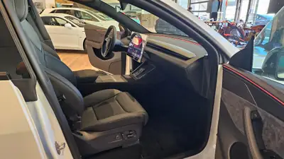 Tesla Model Y Performance AWD — SUV électrique sportif, 626 ch, très faible kilométrage — Miniature 19