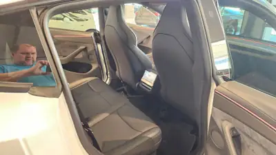 Tesla Model Y Performance AWD — SUV électrique sportif, 626 ch, très faible kilométrage — Miniature 21