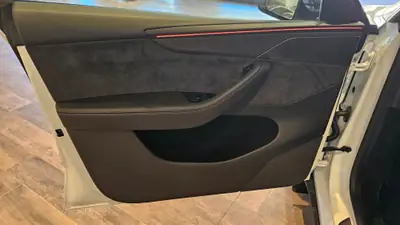 Tesla Model Y Performance AWD — SUV électrique sportif, 626 ch, très faible kilométrage — Miniature 23