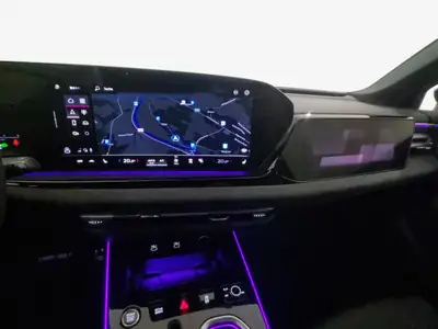 Audi A6 Avant S Line quattro S tronic Black Edition — Break sportif 205 PS, quasi neuf — intérieur