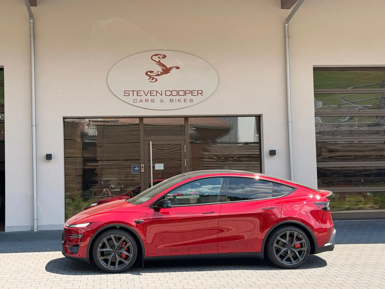 Tesla Model Y Performance AWD — SUV électrique haute performance, 1061 km seulement