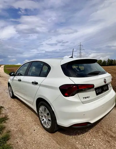 Fiat Tipo 1.5 Hybrid — Berline écologique et abordable, 10 300 km seulement — Heckansicht