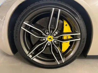 Ferrari FF 6.3 — Gran Turismo mythique, 660 ch et transmission intégrale — vista posteriore