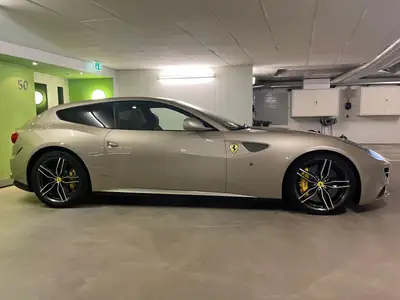 Ferrari FF 6.3 — Gran Turismo mythique, 660 ch et transmission intégrale — fianco