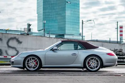 Porsche 911 Carrera 4S Cabriolet 2009 — Roadster sportif, traction intégrale, entretien Porsche certifié — côté