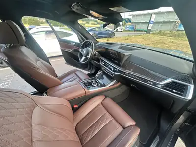 BMW X7 40d xDrive SAG — SUV premium 7 places, motorisation diesel hybride performante — dashboard