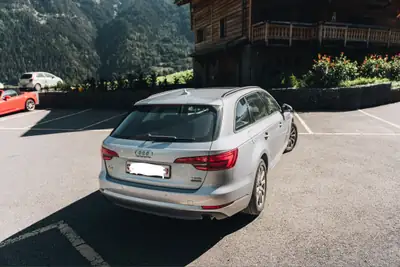 Audi A4 Avant 2.0 TFSI 252 ch — Break dynamique quattro, faible kilométrage — Heckansicht