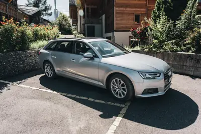 Audi A4 Avant 2.0 TFSI 252 ch — Break dynamique quattro, faible kilométrage — Innenraum