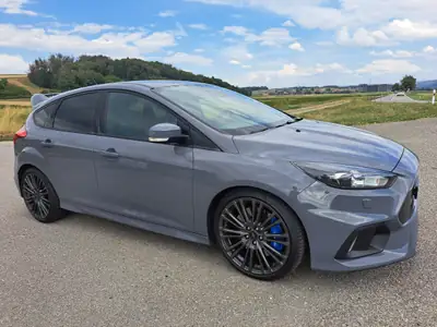 Ford Focus 2.3 EcoBoost RS — 350 ch, performances brutes et consommation maîtrisée — exterior view
