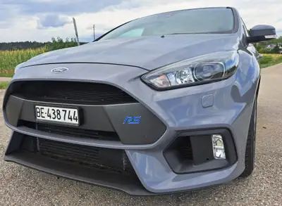 Ford Focus 2.3 EcoBoost RS — 350 ch, performances brutes et consommation maîtrisée — interior