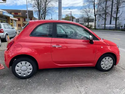 FIAT 500 1.2 Lounge — Cabriolet vintage rouge, consommation ultra-économique — Seitenansicht
