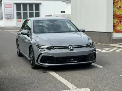 VW Golf 1.5 eTSI mHEV R-Line — Hybride rechargeable performant, 65'000 km seulement — Heckansicht