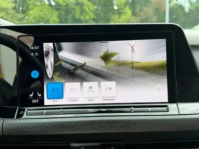 VW Golf 1.5 eTSI mHEV R-Line — Hybride rechargeable performant, 65'000 km seulement — Miniatur 24