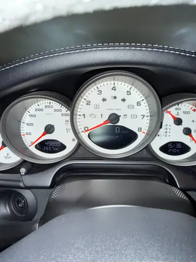 Porsche 911 997.2 GTS Cabriolet — Chef-d'œuvre sportif à toit ouvert, 50'000 km seulement — Miniatura 9