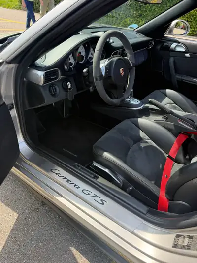 Porsche 911 997.2 GTS Cabriolet — Chef-d'œuvre sportif à toit ouvert, 50'000 km seulement — Miniatura 12