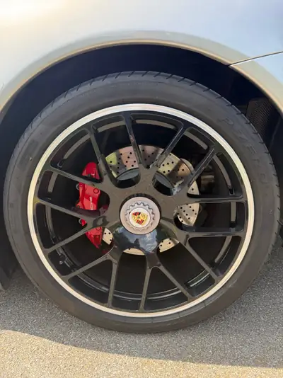 Porsche 911 997.2 GTS Cabriolet — Chef-d'œuvre sportif à toit ouvert, 50'000 km seulement — Miniatura 11