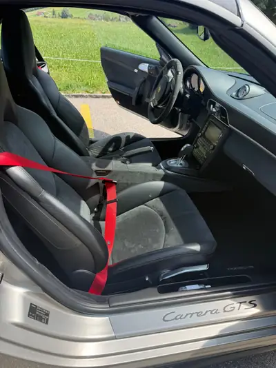 Porsche 911 997.2 GTS Cabriolet — Chef-d'œuvre sportif à toit ouvert, 50'000 km seulement — Miniatura 13