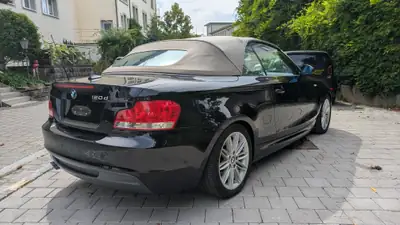 BMW 120d Cabriolet — Élégance décapotable et motorisation diesel performante — vista posteriore