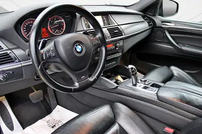 BMW X6 M50d Steptronic — SUV coupé diesel puissant, 381 ch et révision récente — Miniatura 9