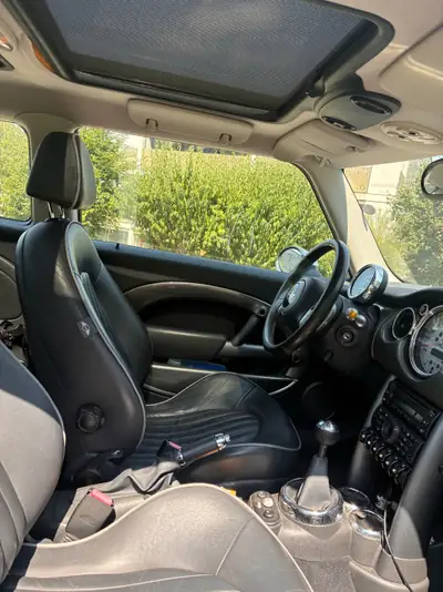 MINI Cooper 1.6i — Icône urbaine compacte, fiable et économique — interni