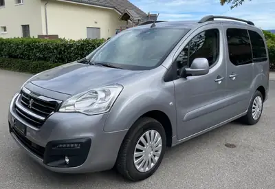 Peugeot Partner 1.2 PureTech Allure — Monospace compact économique, 73 000 km — side view